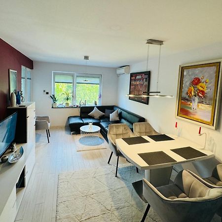 City Apartment Varna Esterno foto